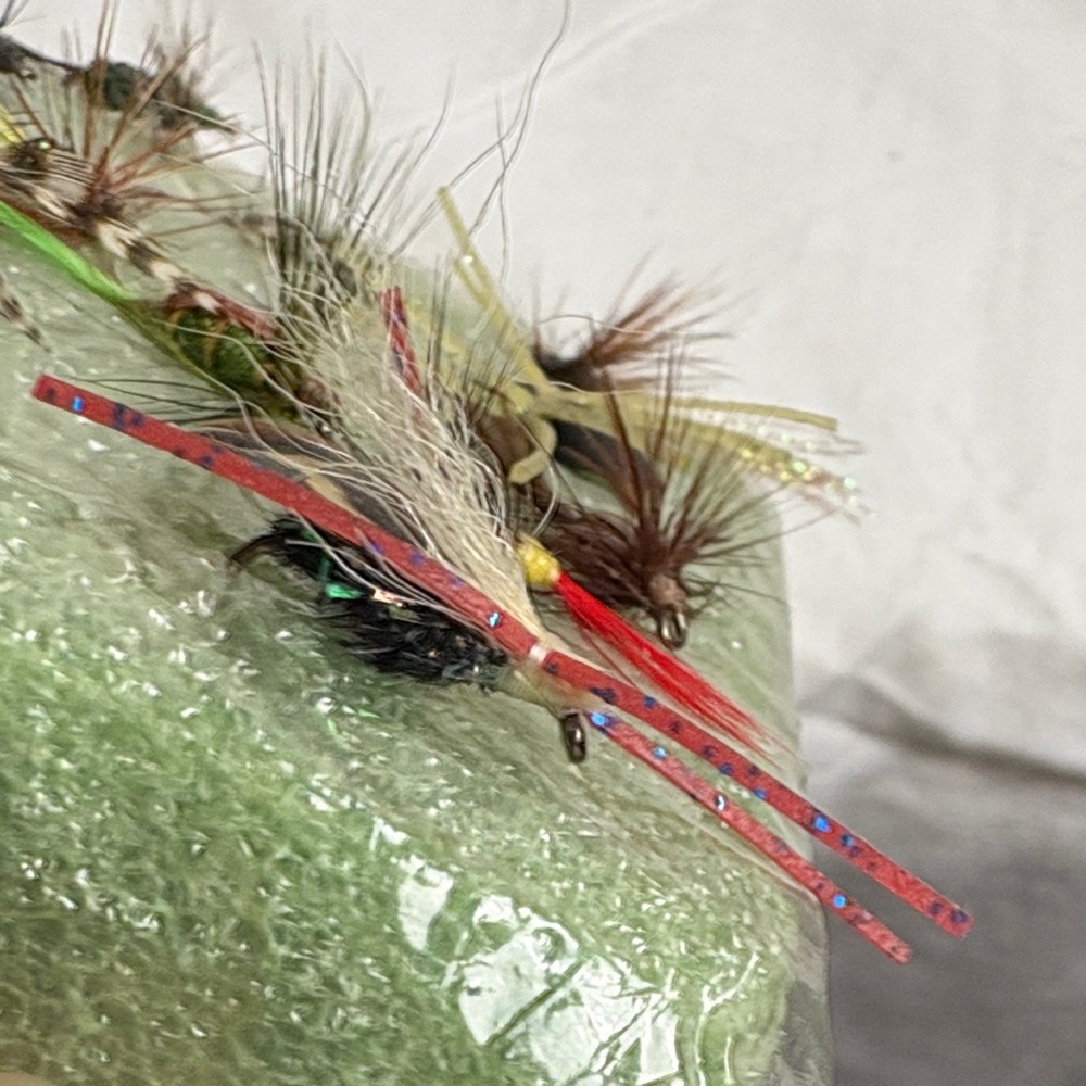 26 Homemade Assorted Fishing Flies Set - Picture 5 of 12